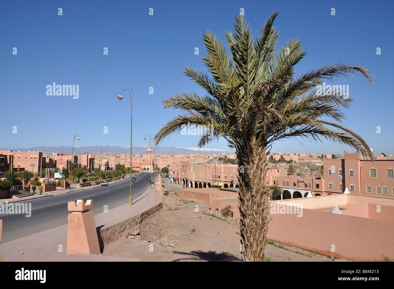 Rue de la ville de Ouarzazate, Maroc Banque D'Images