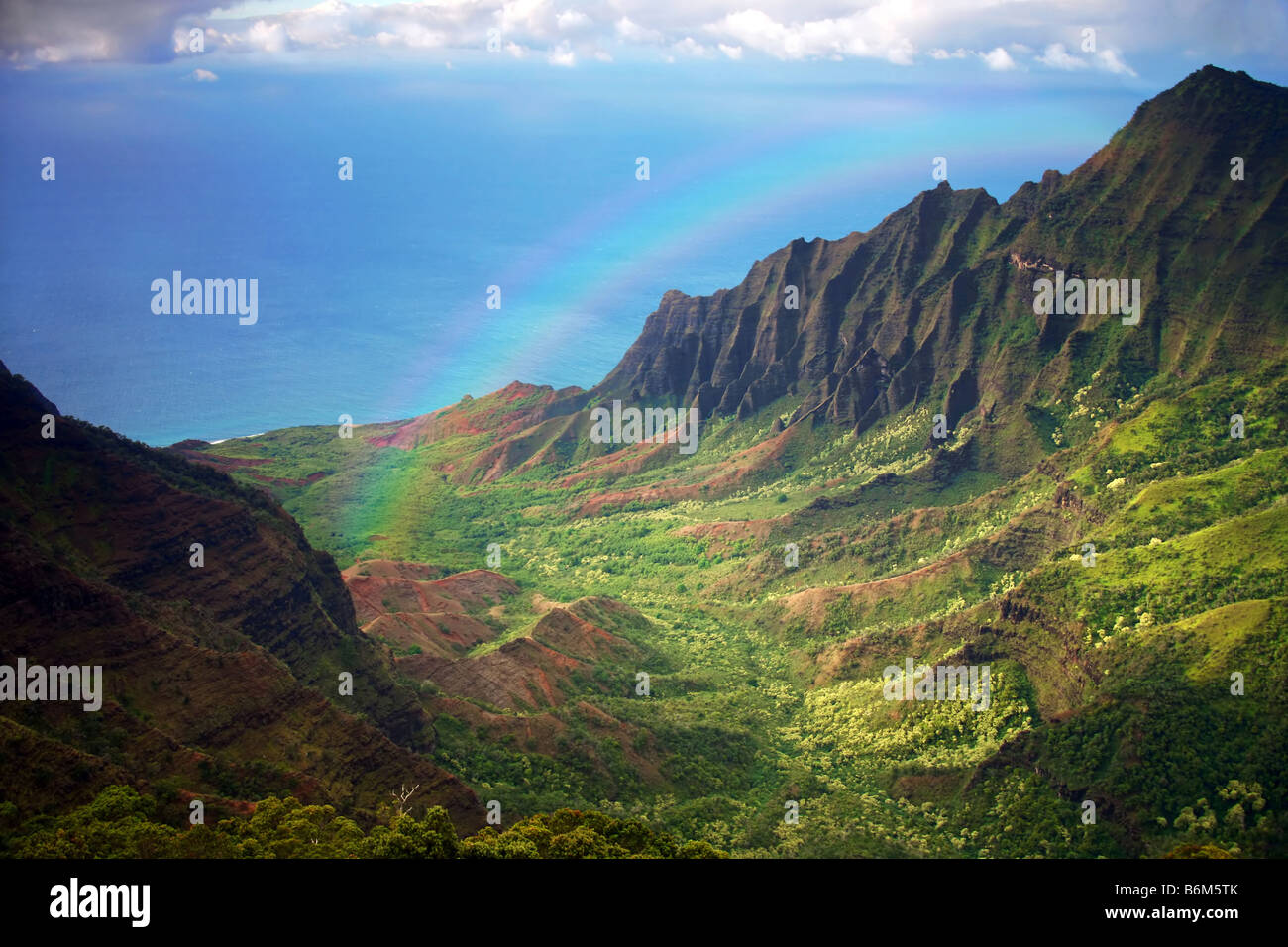 Vue aérienne de la côte de Kauai à Hawaii avec Rainbow Banque D'Images