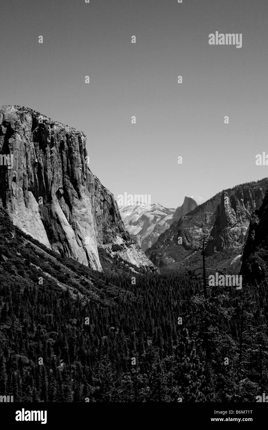 La vallée Yosemite, vue de Tunnel, Yosemite National Park, Yosemite, California, USA Banque D'Images