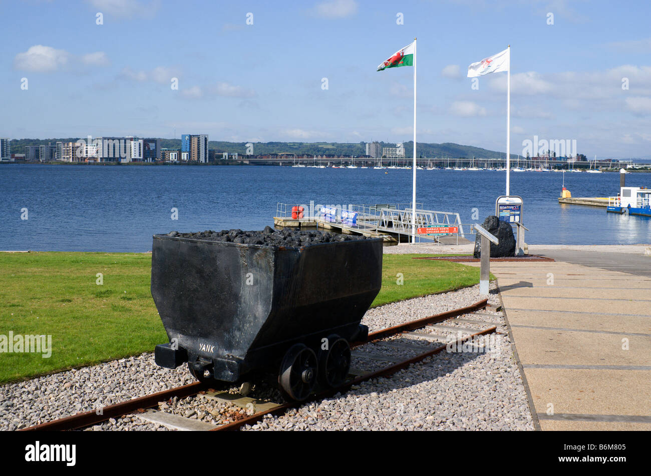 Camion de charbon une partie de l'exposition minière Cardiff Bay cardiff barrage South Wales Banque D'Images