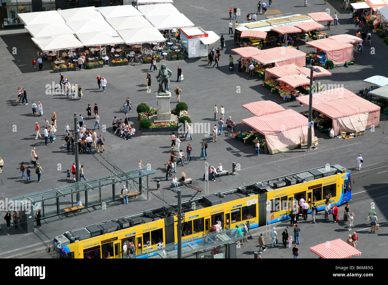 Vue sur la place de marché de Halle, Allemagne ; Marktplatz à Halle (Saale), Sachsen-Anhalt Banque D'Images