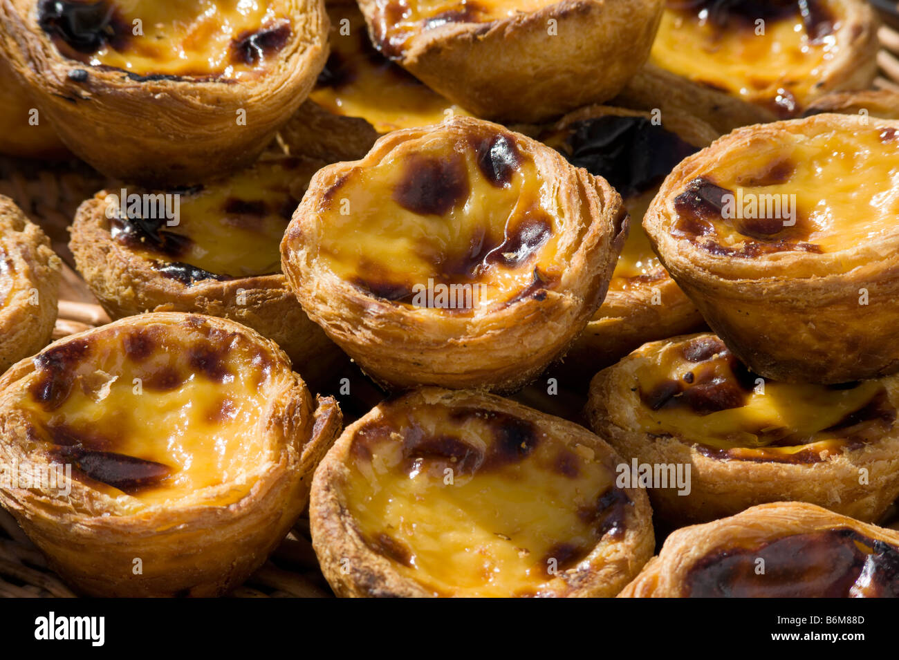 Pasteis de nata. Le pastel de nata ou Pastel de Belém, une petite tarte crème spécialité du quartier de Belém de Lisbonne Portugal Banque D'Images