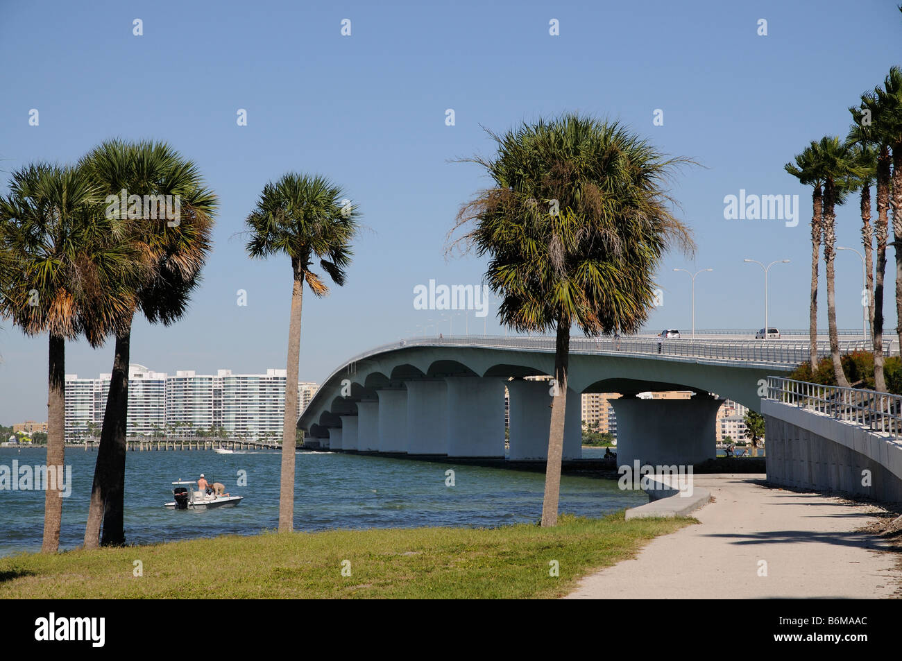 Sarasota Floride Nord USA Le John Ringling Blvd passe au-dessus d'Oyster Bay Banque D'Images