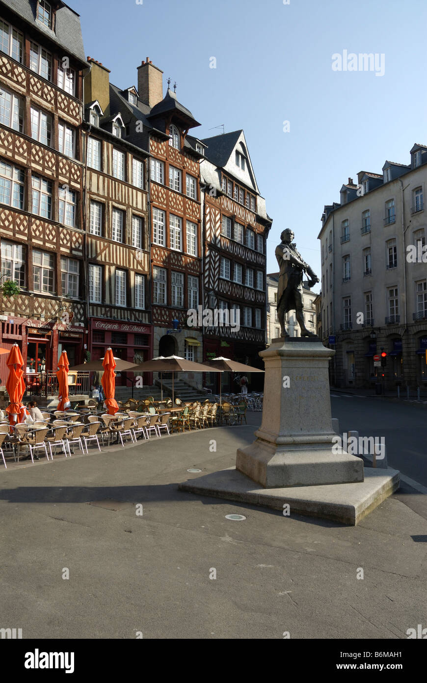 Rennes Bretagne France médiévale colorées à colombages de bâtiments sur place du champ Jacquet Banque D'Images