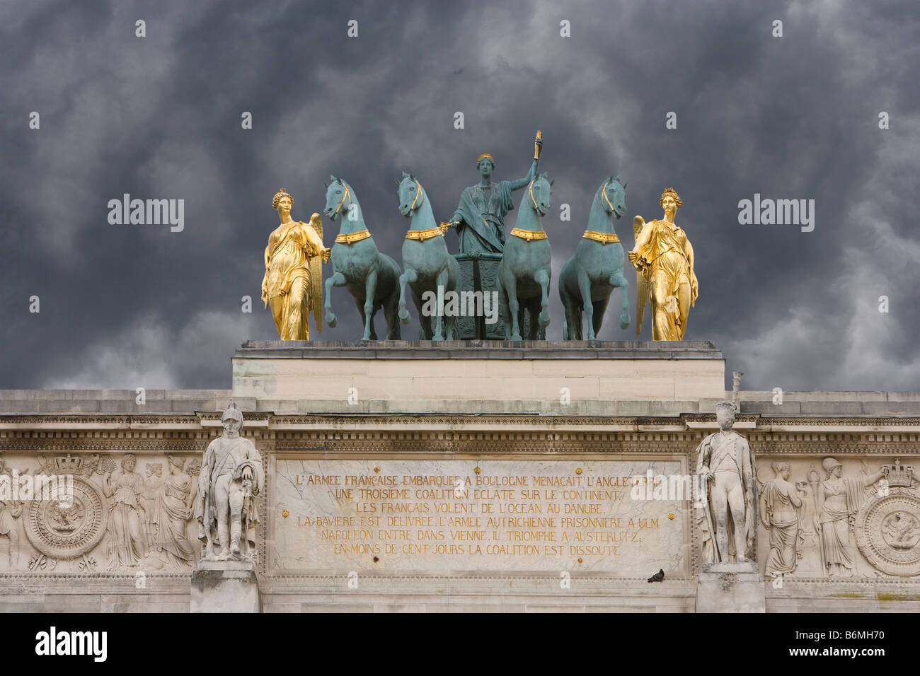 Arc de triomphe du Carrousel, l'entrée au Louvre, Paris, France Banque D'Images