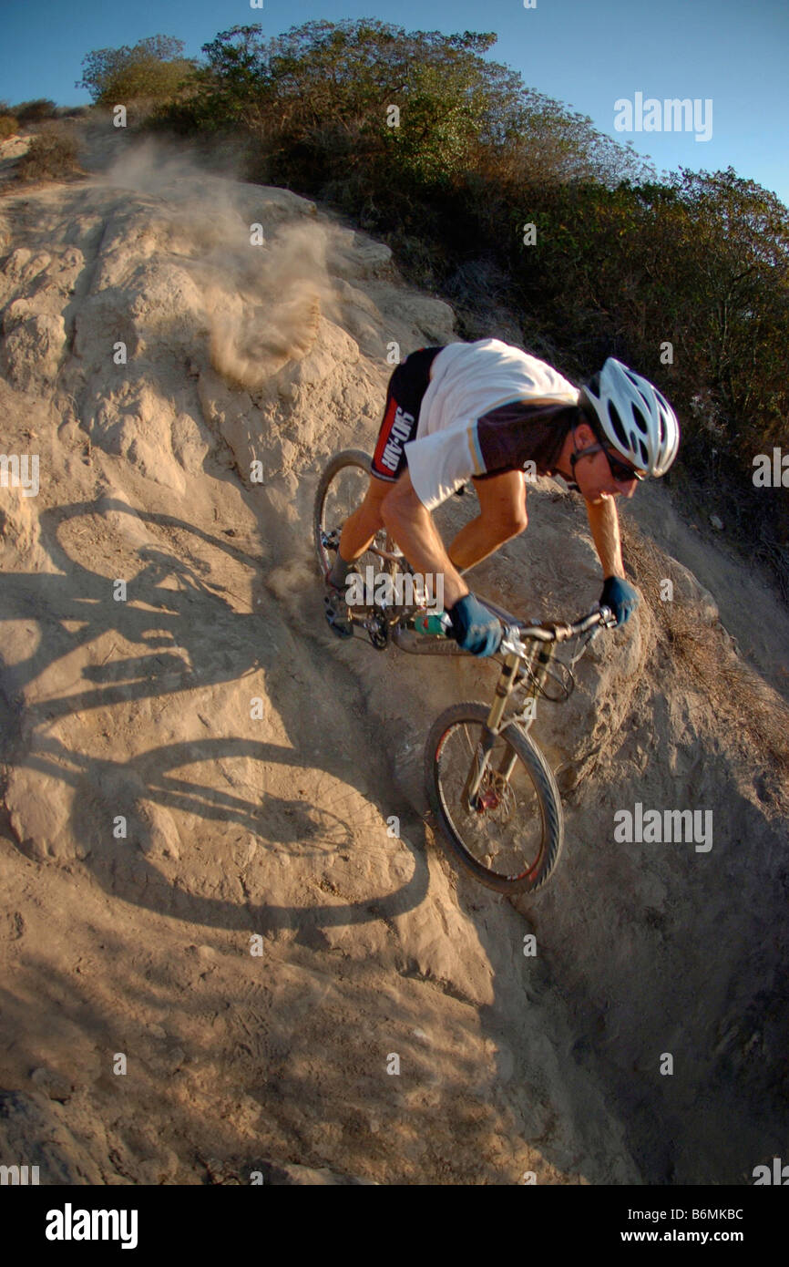 Vélo de montagne de descente sur sentier Telonics, Laguna Beach, Californie Banque D'Images