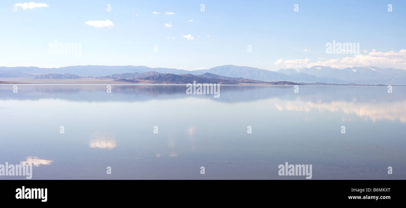 Reflet dans un lac de montagne Banque D'Images