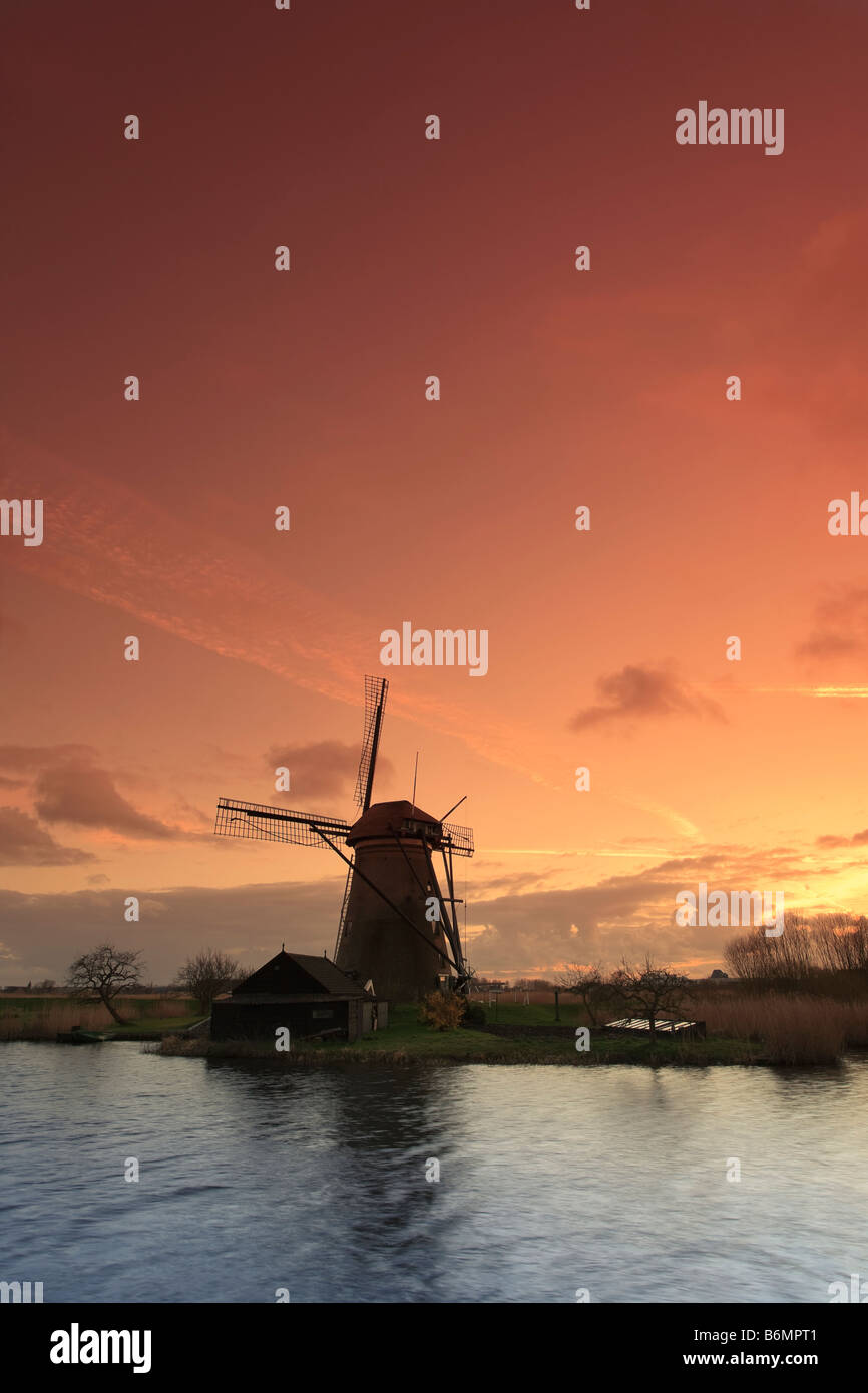 Moulins à vent de Kinderdijk site du patrimoine mondial de l'UNESCO aux Pays-Bas Banque D'Images