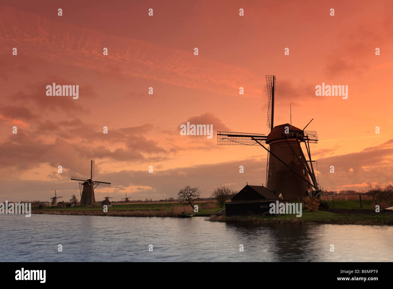 Moulins à vent de Kinderdijk site du patrimoine mondial de l'UNESCO aux Pays-Bas Banque D'Images