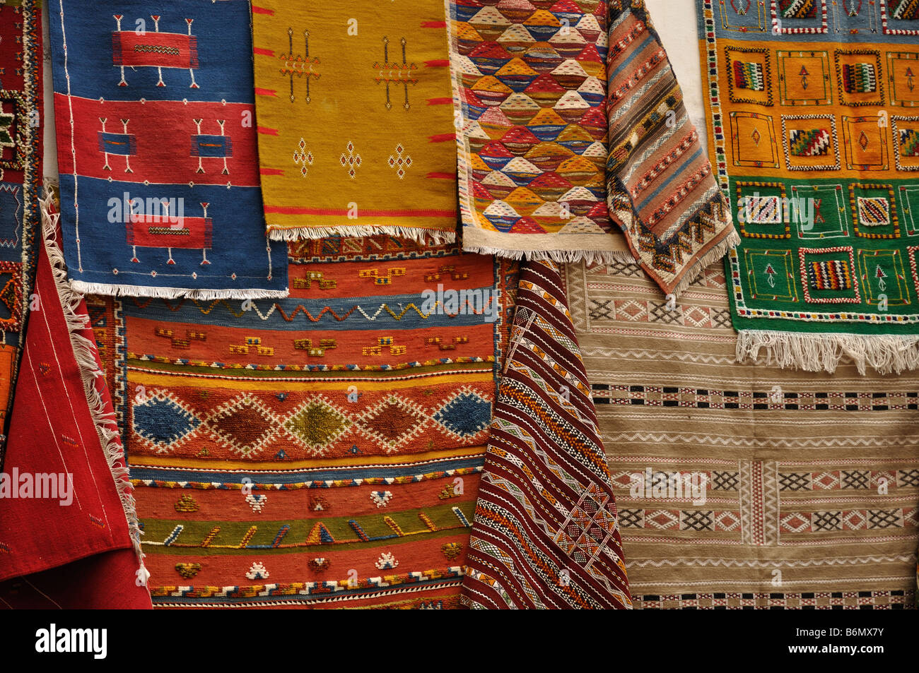 Les tapis orientaux à vendre à Essaouira, Maroc Banque D'Images