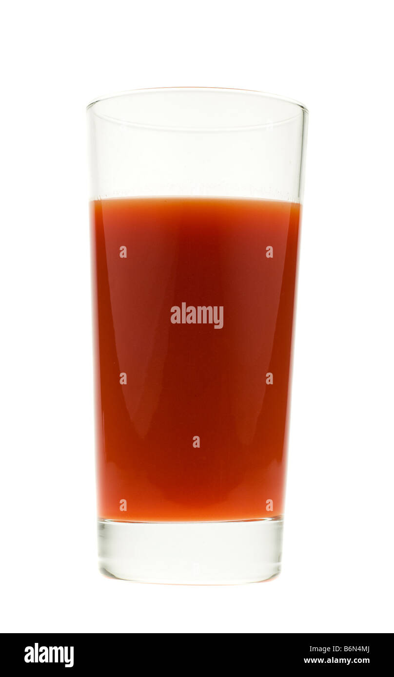 Verre de jus de tomates fraîches isolées sur fond blanc Banque D'Images