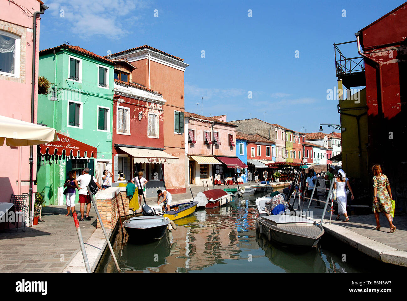 Maisons et Burano Italie canal Banque D'Images