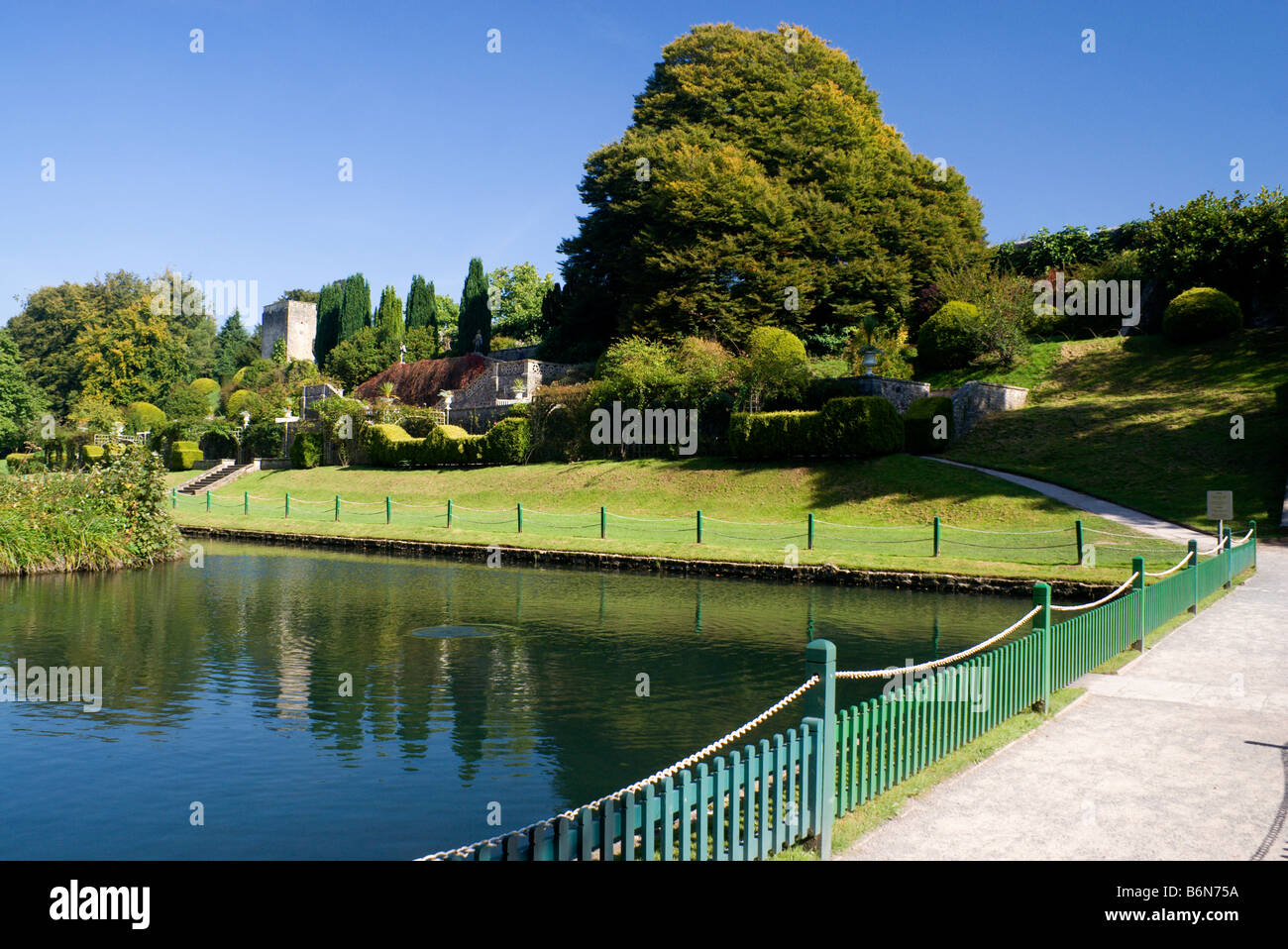 Lac et jardins, Musée National d'Histoire/ Amgueddfa Werin Cymru, St Fagans, Cardiff, Pays de Galles. Banque D'Images