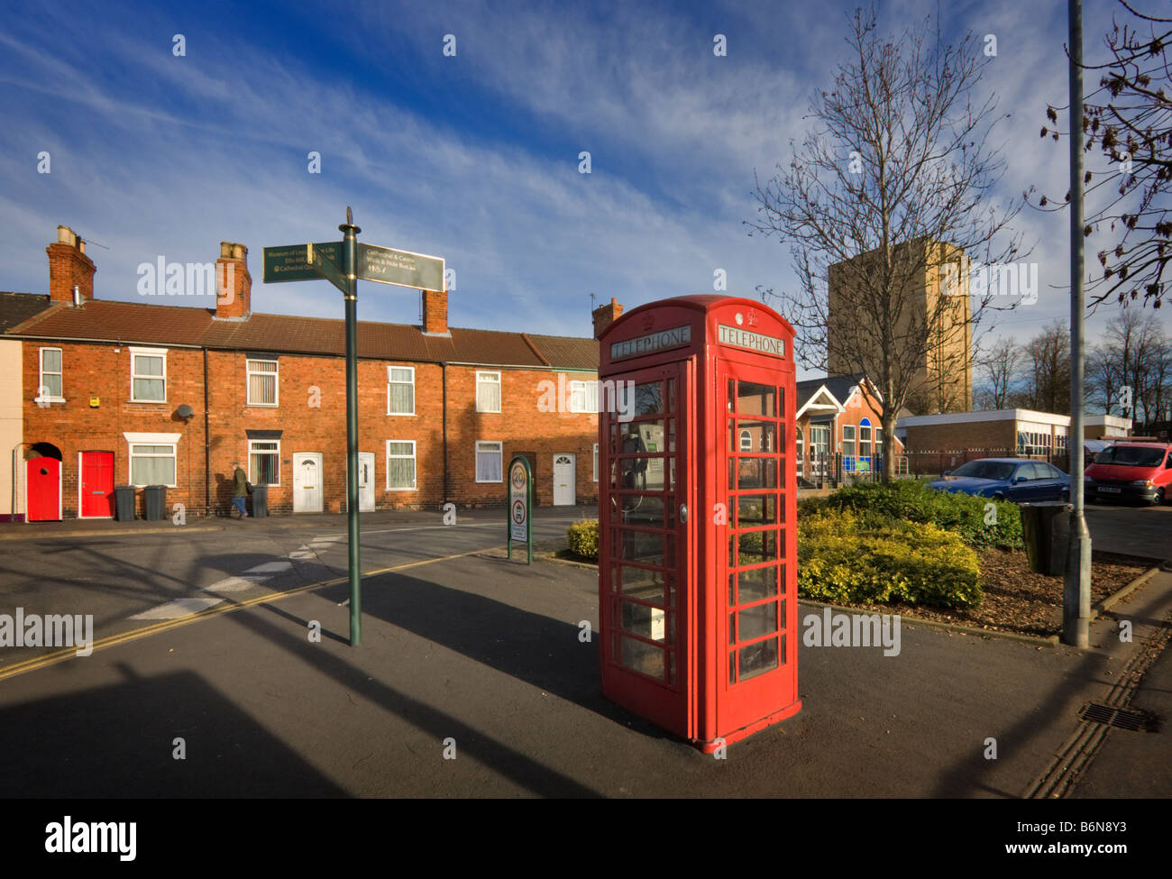 Old fashioned red telephone box à l'angle de Westgate et Burton Road, Lincoln Banque D'Images