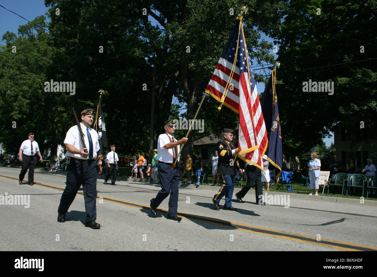 Les anciens combattants des guerres étrangères parade marching in USA Banque D'Images
