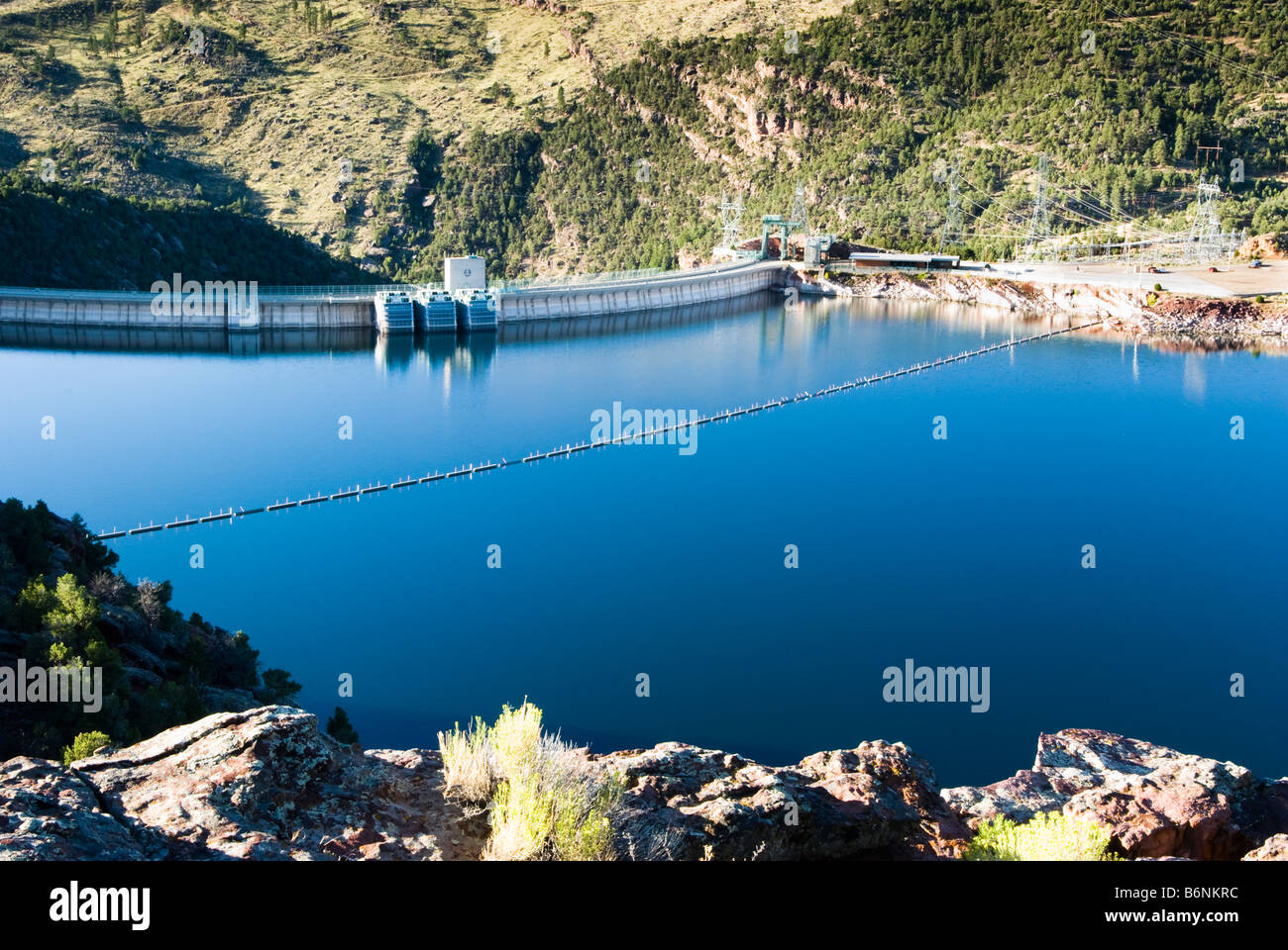 Barrage et le réservoir de Flaming et station de transmission