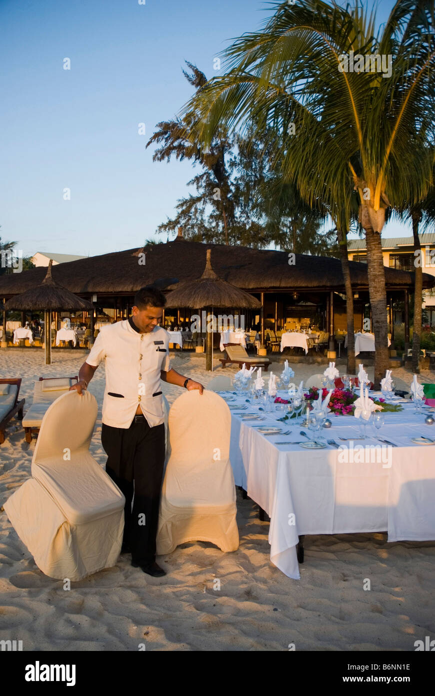Restaurant de plage à l'hôtel Le Méridien à Pointe aux Piments, Ile Maurice  Photo Stock - Alamy