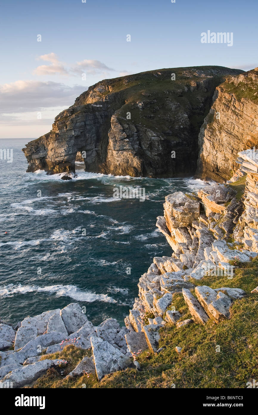 Passage de la mer dans le nord du comté de Donegal en Irlande au coucher du soleil Banque D'Images