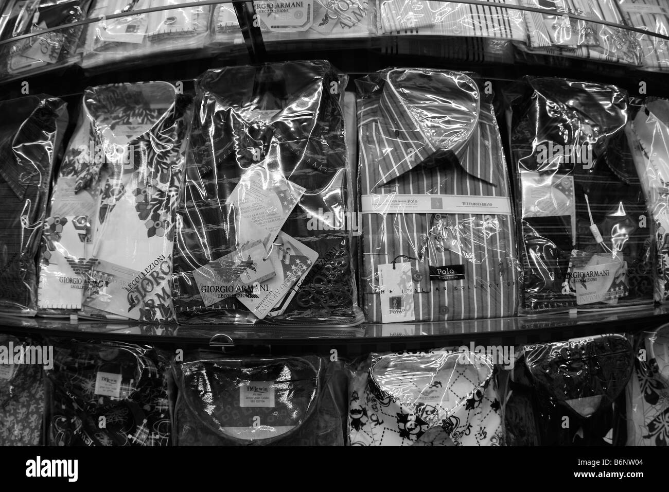 Polo Armani tout type vous souhaitez honnêtement la conception est souvent une très bonne copie et difficile de distinguer la différence avec la qualité Banque D'Images