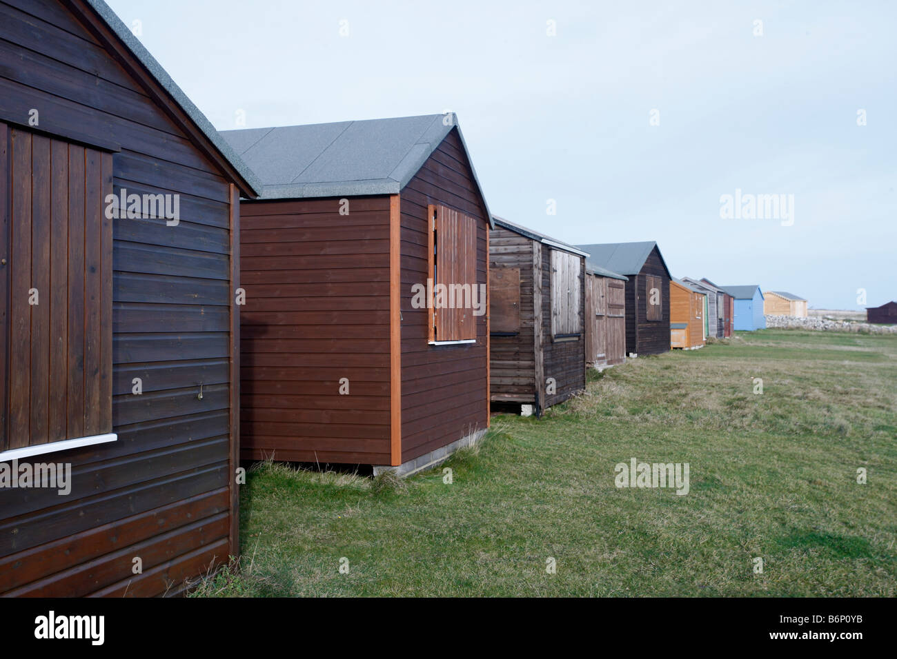Cabines de plage de Portland par l'observatoire d'oiseaux Portland Bill Dorset Banque D'Images