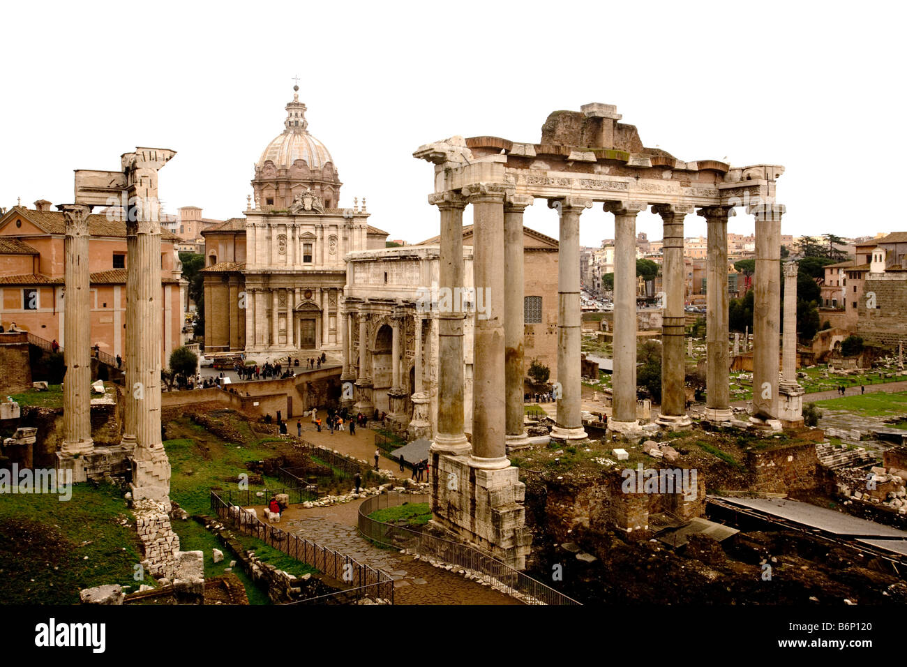 L'Italie, Rome. Le Forum Romain, centre de la Rome antique. Banque D'Images