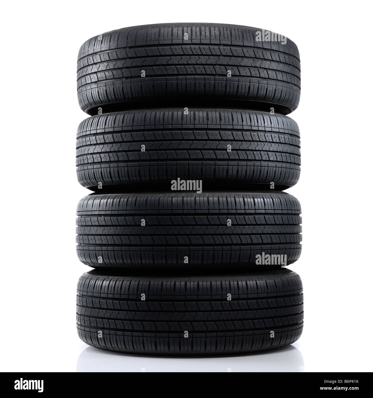 Ensemble de pneus empilés Photo Stock - Alamy