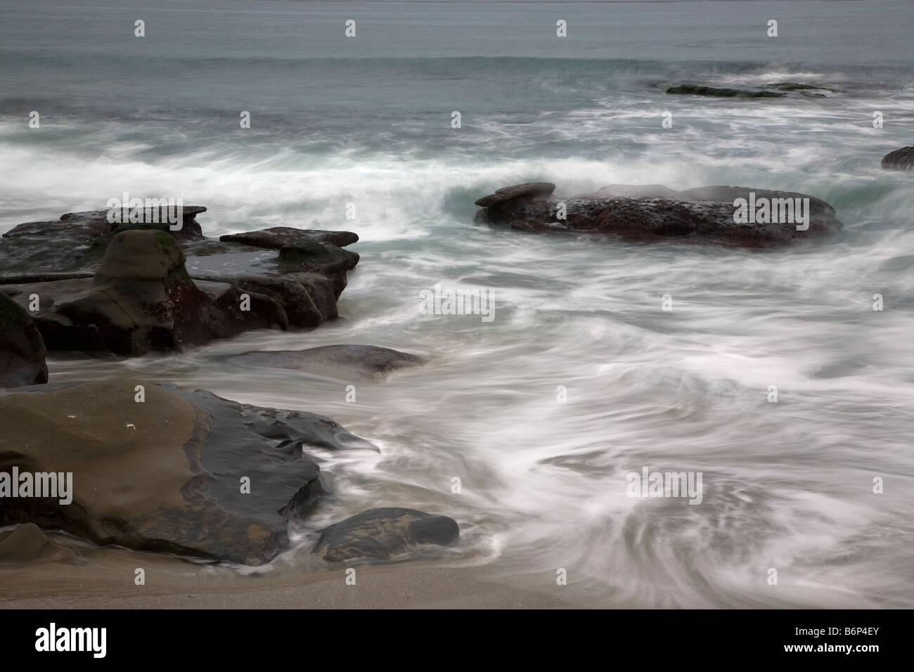 Régime des vagues et des rochers, plage de Windansea, La Jolla, Californie Banque D'Images