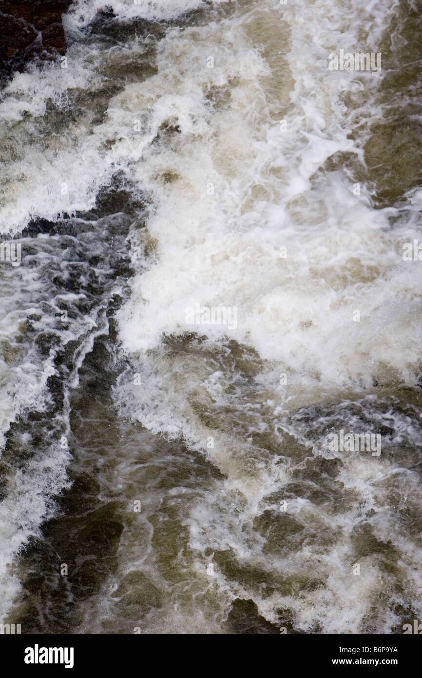 L'eau qui coule sur les rochers, dans l'état de New York, Octobre 2008 Banque D'Images