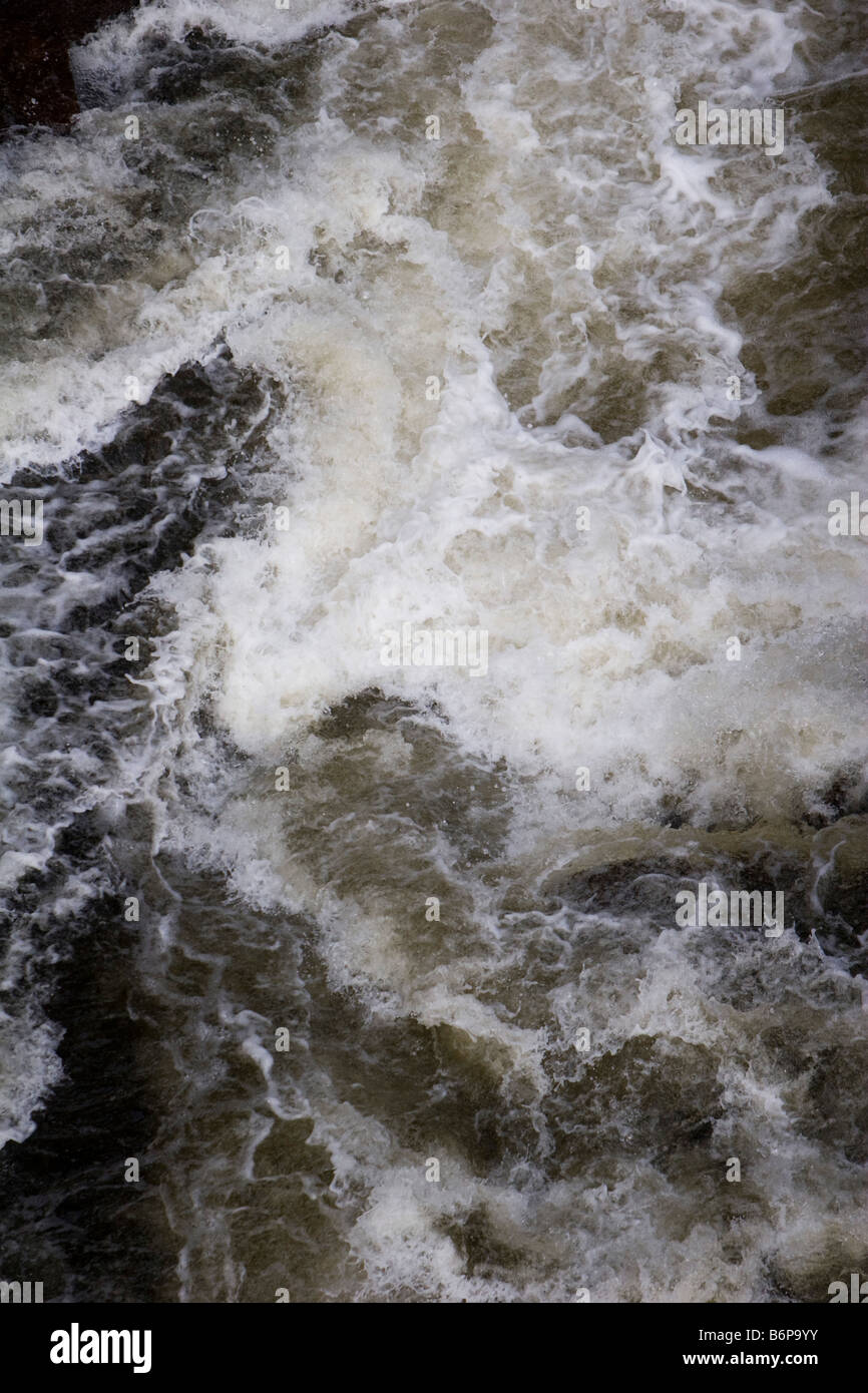 L'eau qui coule sur les rochers, dans l'état de New York, Octobre 2008 Banque D'Images