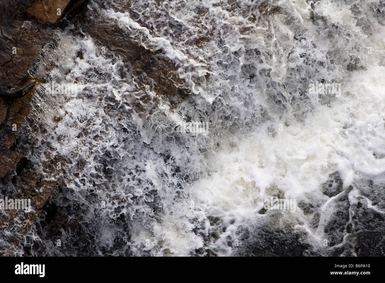 L'eau qui coule sur les rochers, dans l'état de New York, Octobre 2008 Banque D'Images