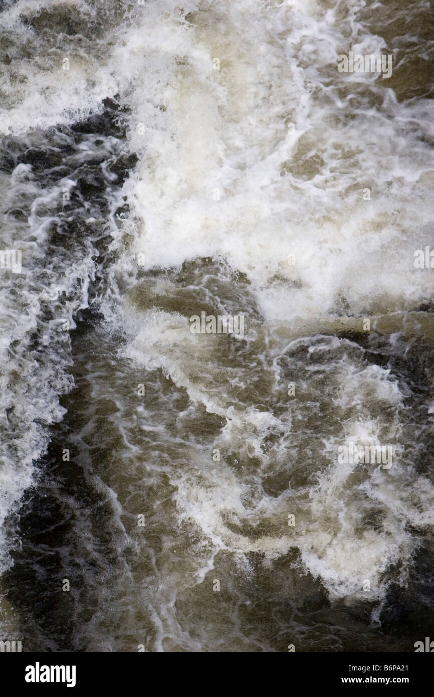 L'eau qui coule sur les rochers, dans l'état de New York, Octobre 2008 Banque D'Images