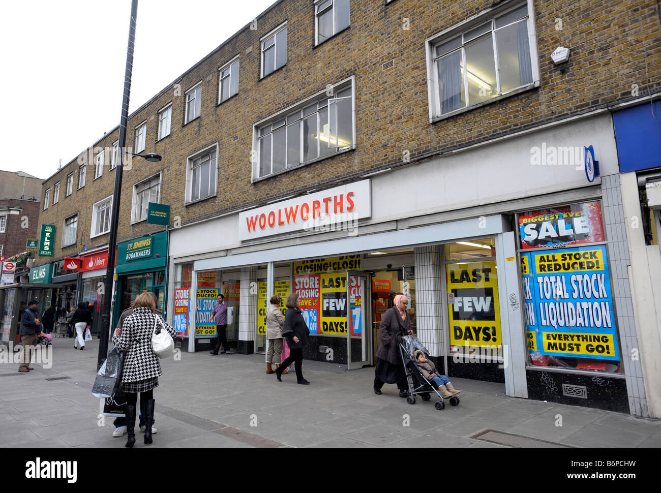 Extérieur de Woolworths Bethnal Green Road East London Banque D'Images