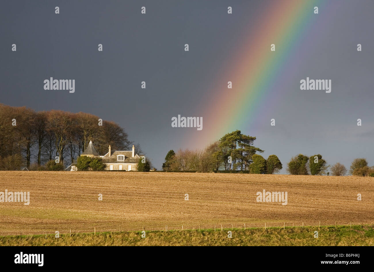 Arc-en-ciel d'hiver plus simple vers le bas, Wiltshire, Angleterre Banque D'Images