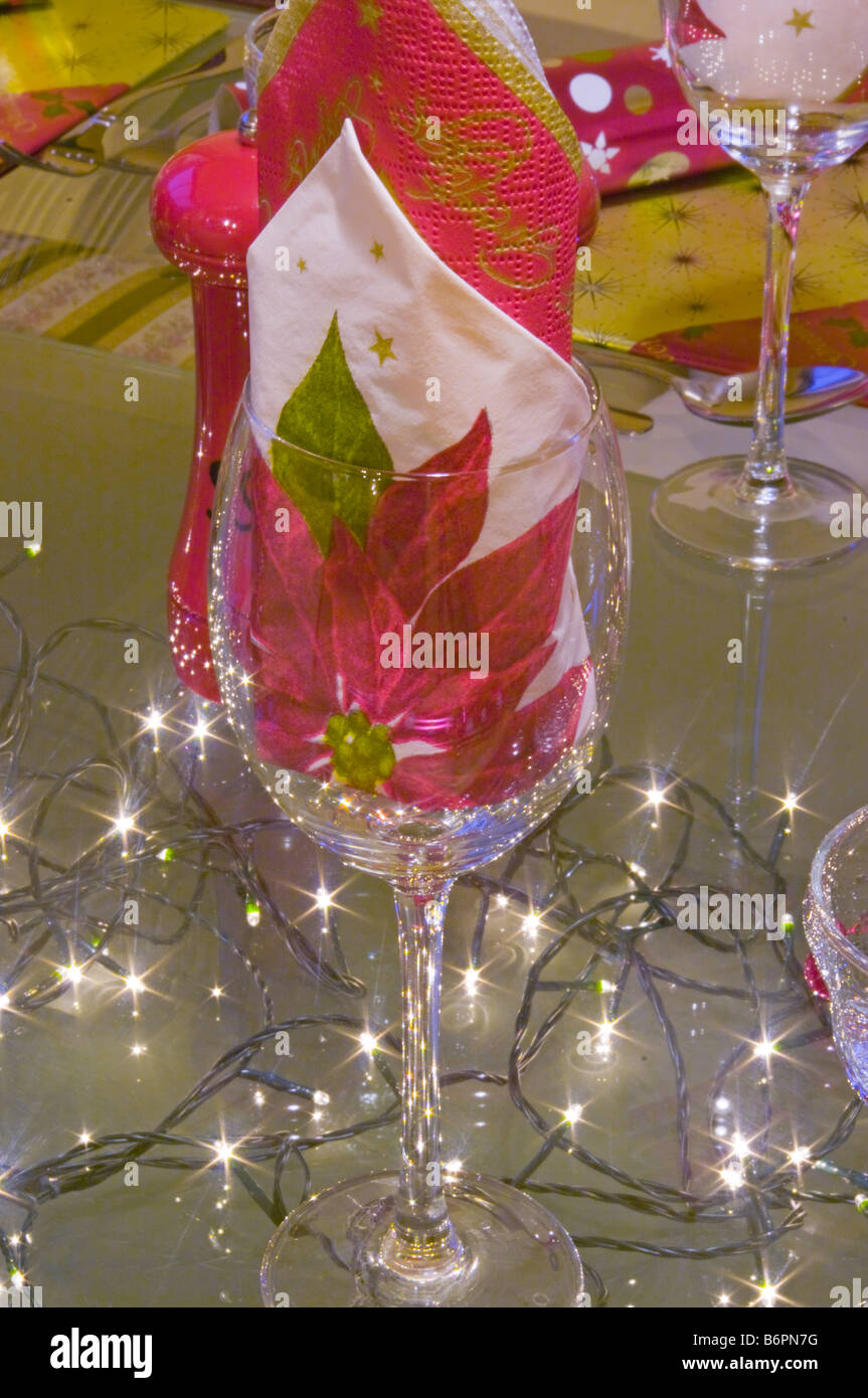 Verre à vin avec noël Serviette Photo Stock - Alamy