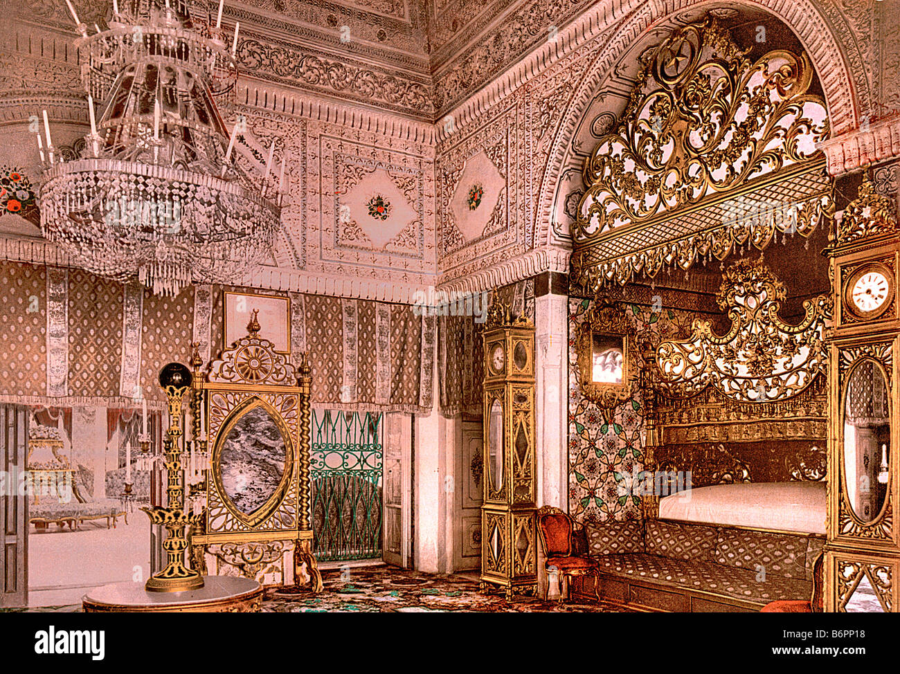 Dar el Bay, Palais du bey de Tunis, Tunisie - Chambre du regretté bey de Tunis, Kasr-el-Said, Tunisie. Date env. 1899. Banque D'Images
