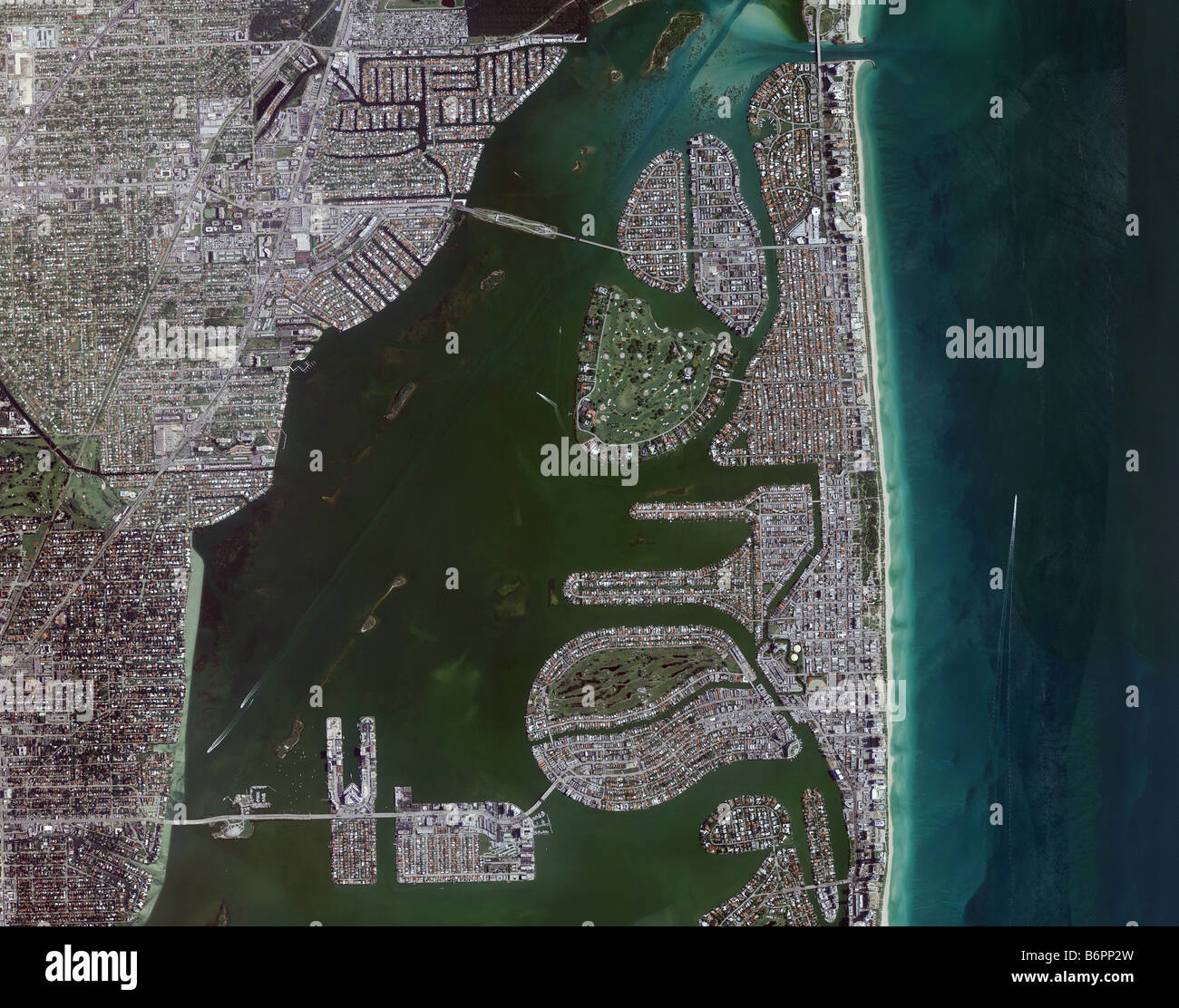 Carte aérienne voir au-dessus de Miami Biscayne Bay Intercoastal Waterway et Miami Beach en Floride du littoral Banque D'Images