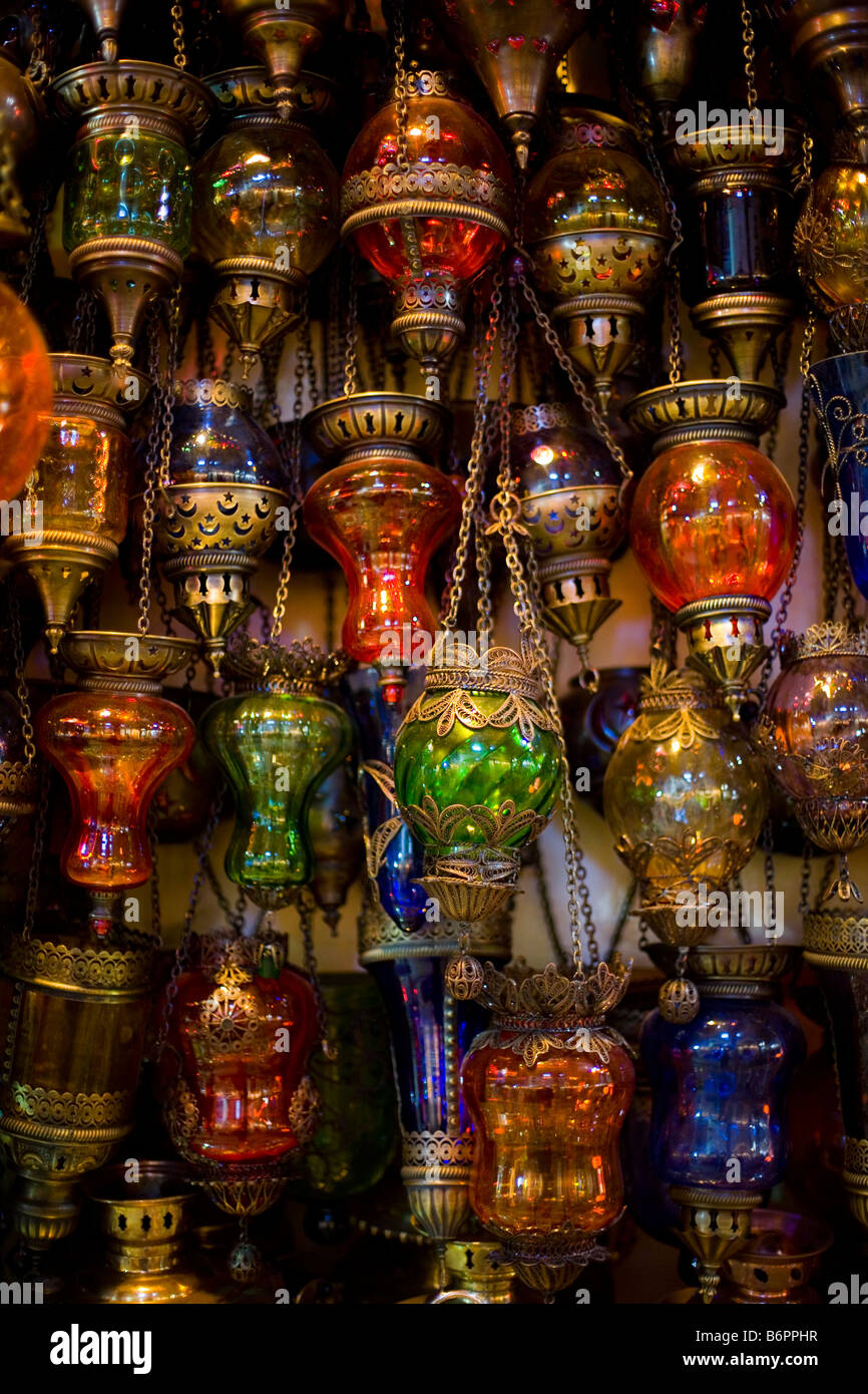 Istanbul Turquie Europe Asie voyage turc musulman Islam lampe étal de Bosphore lanternes tradition colorée light glass Banque D'Images