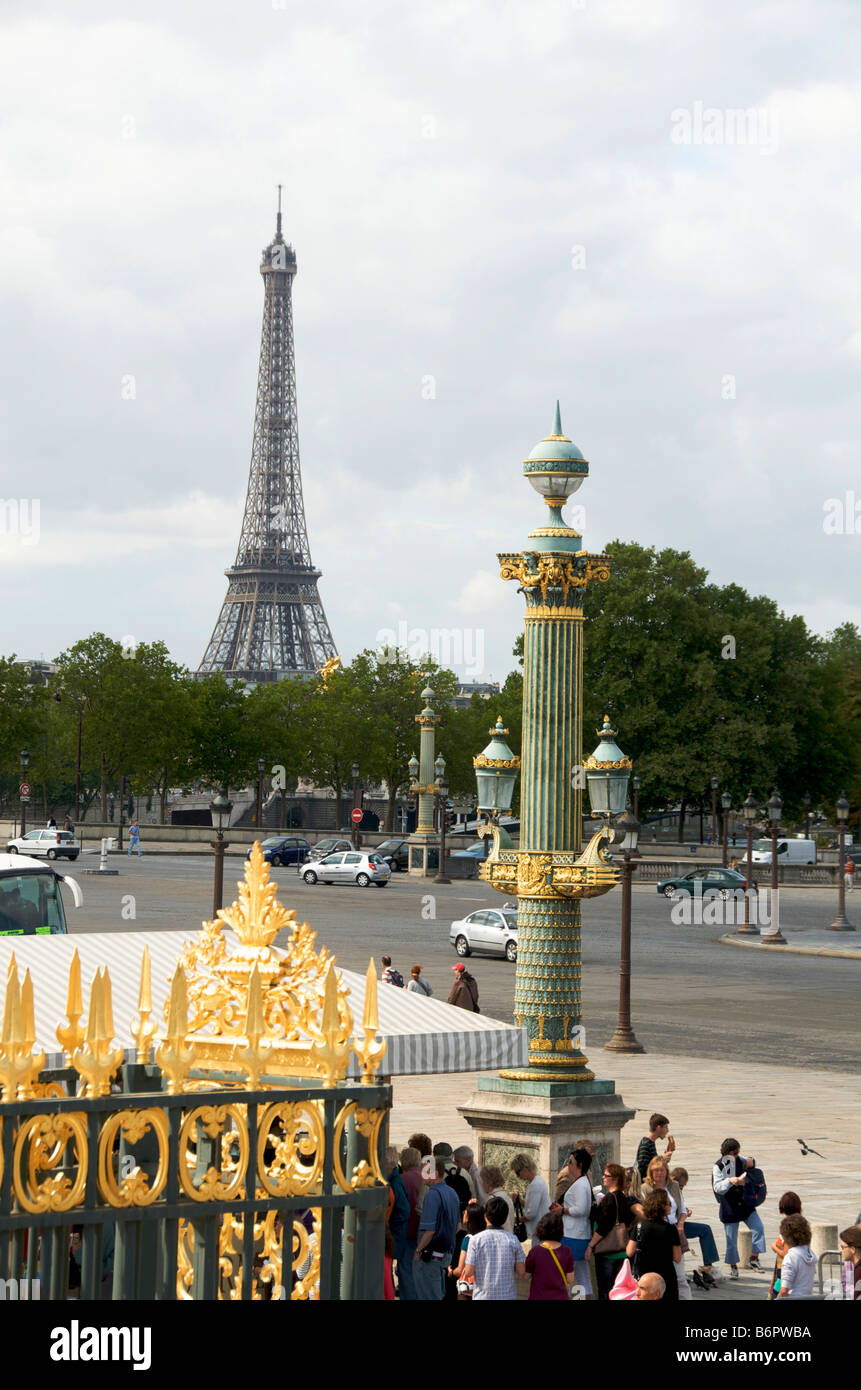 La Tour Eiffel et la place de la Concorde. Paris. France Banque D'Images