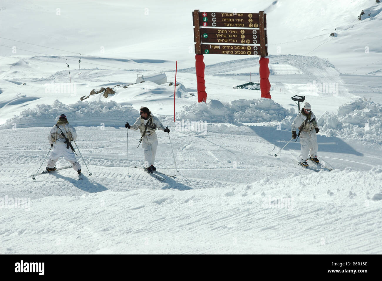 La montagne de l'Hermon Israël des soldats israéliens en patrouille Banque D'Images