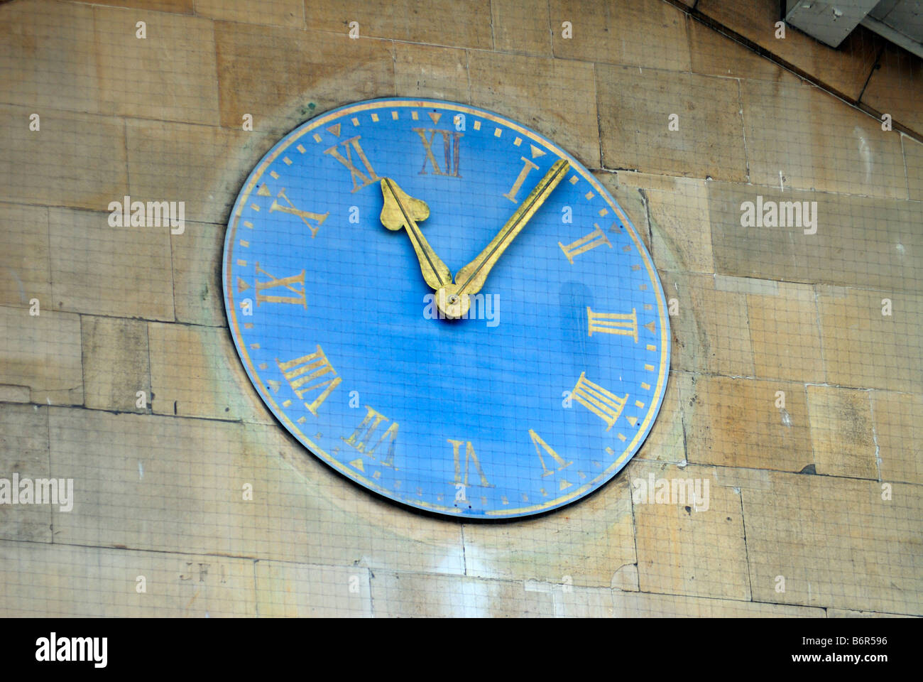 Au-dessus de l'horloge de l'église St Paul, Covent Garden, Londres, Grande-Bretagne. Banque D'Images