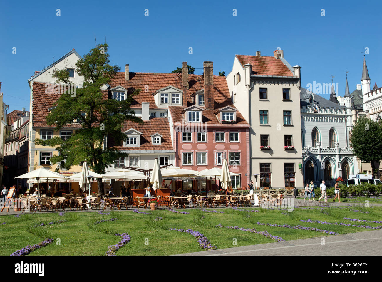 Restaurants et cafés Liv Square ou Livu Lauk Old Riga Lettonie Banque D'Images