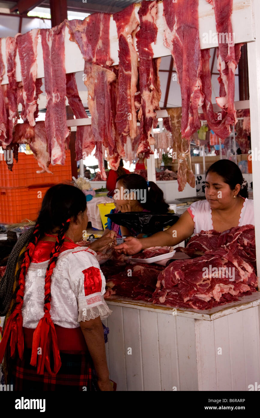 Tlacolula, Oaxaca, Mexique. Tlacolula marché de viande, composé de nombreux petits boxes individuels. Banque D'Images