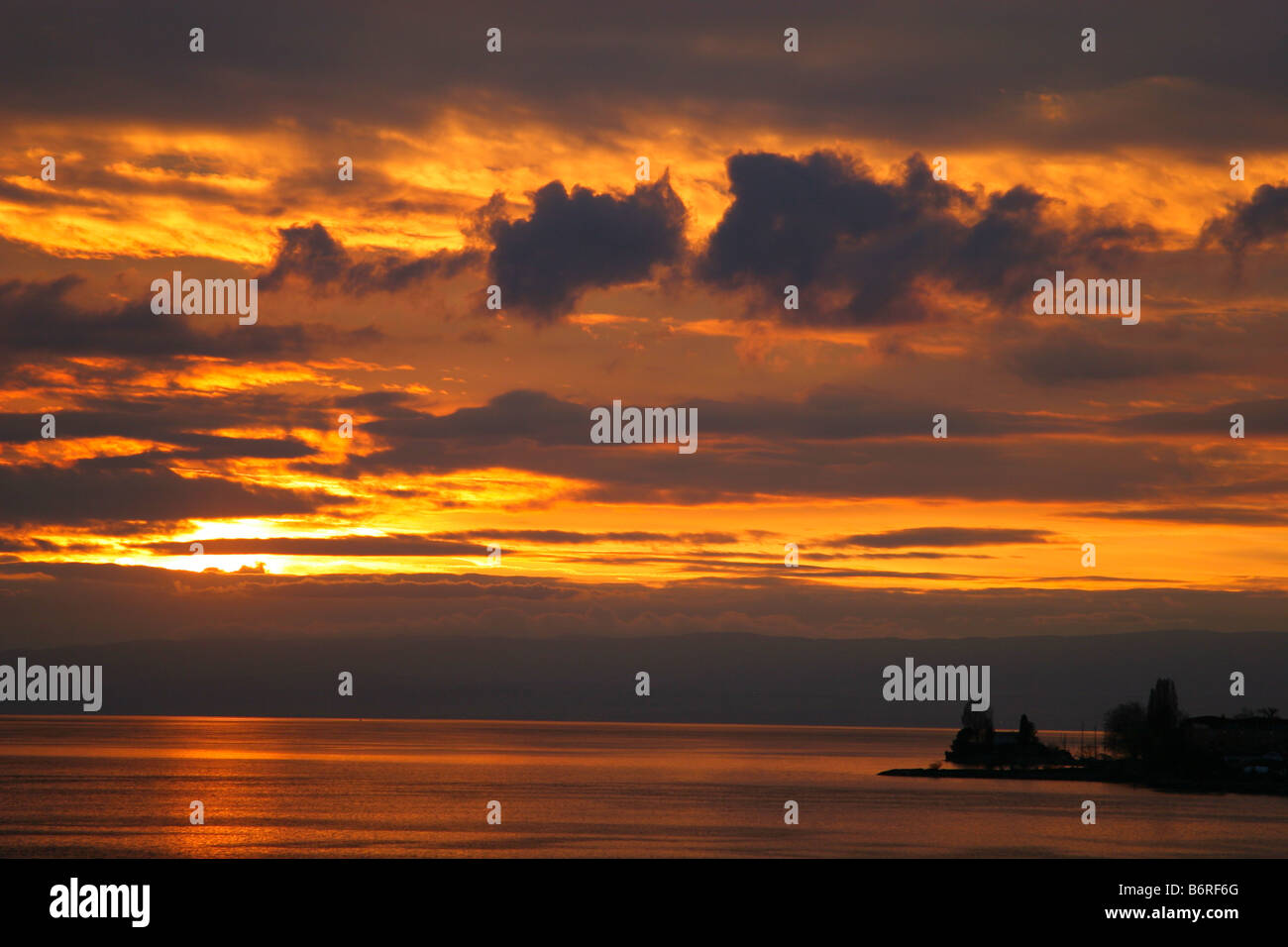 Coucher du soleil sur le lac de Genève Montreux Suisse Banque D'Images