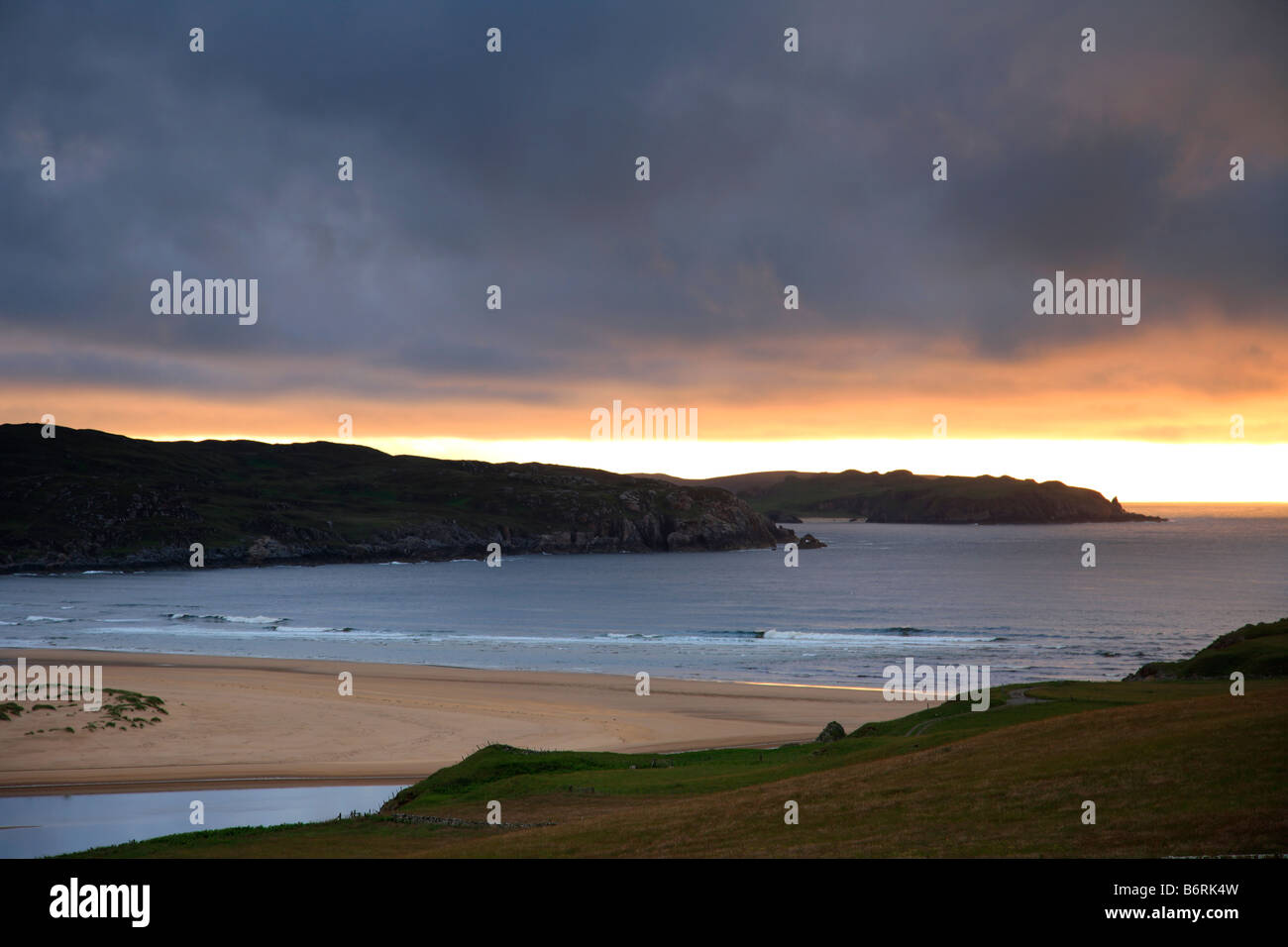 L'été paysage Coucher de soleil sur la baie d'Torrisdale Bettyhill village North West Highlands d'Ecosse UK Banque D'Images