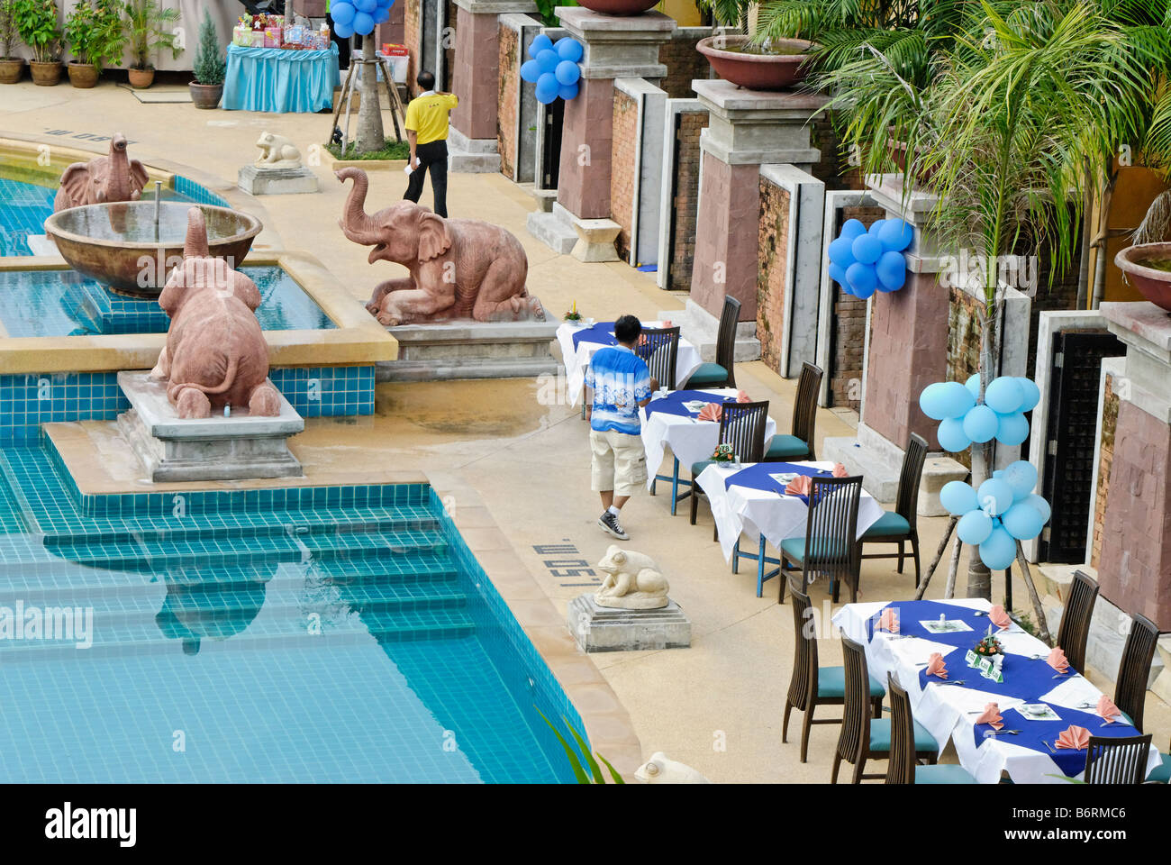 Vue de haut sur la piscine de l'île de Phuket Thailande Kamala Resort Banque D'Images