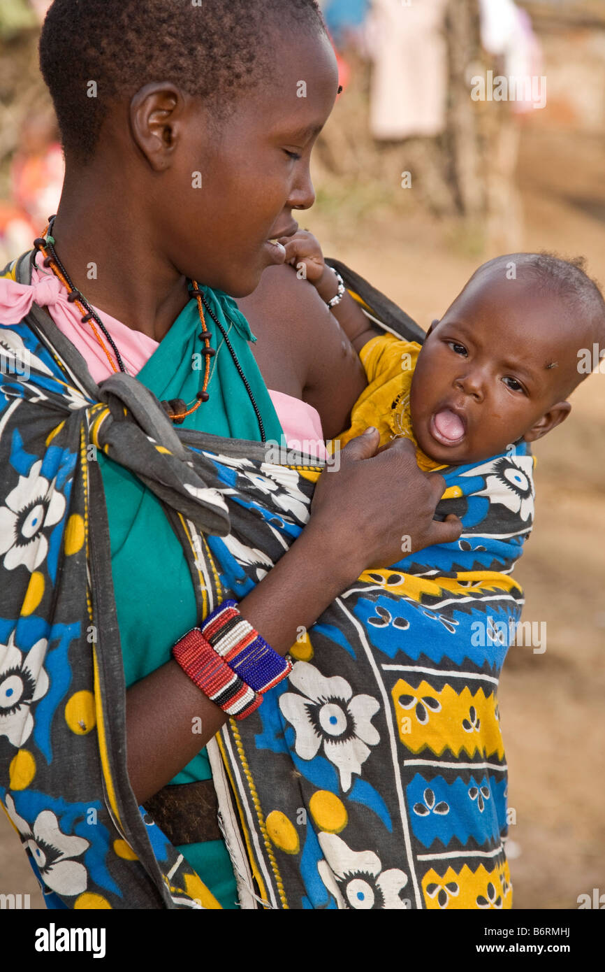 Mère et enfant, parc Masai Mara Kenya Afrique Banque D'Images