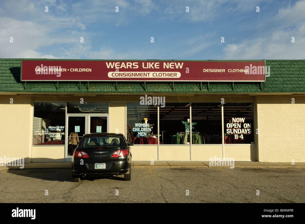 Porte comme neuf utilisé magasin de vêtements à Flint Michigan USA Banque D'Images