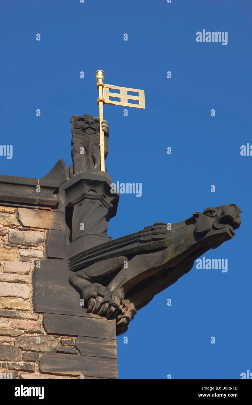 Griffin gargoyle et lion avec drapeau Banque D'Images