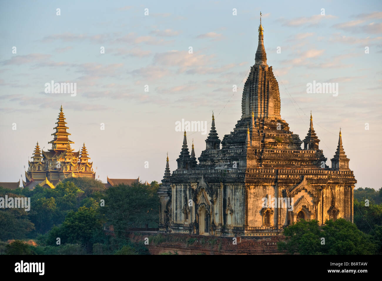 Vue sur le Shwegugy Paya après le lever du soleil Bagan Myanmar Banque D'Images