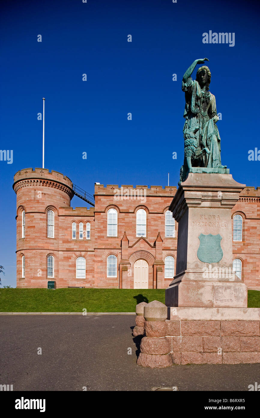 La colline du Château d'Inverness castle 1833 District Court maintenant par Thomas Brown 18468 statue de Flora Macdonald Highland Scotland UK Banque D'Images